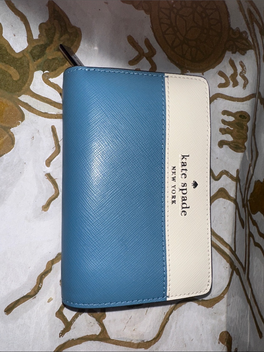 kate spade two-tone blue and white zip-around wallet